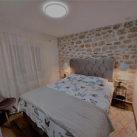 Apartman Zlatan Np Krka Appartamento *
